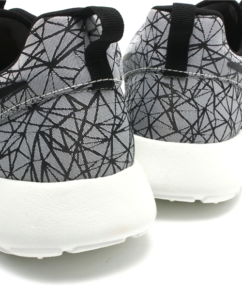 NIKE（ナイキ）の「ナイキ ローシラン プレミアム 総柄 NIKE ROSHERUN GPX PRM “Geometric” 631751-100（スニーカー・メンズ・ブラック・27cm/24.5cm/24cm/26cm）」の3枚目の写真