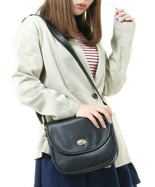 WEGO(ウィゴー)の「WEGO/フェイクレザーポシェット(ショルダーバッグ・レディース・ホワイト/ブラック/ネイビー/レッド・FREE)」の1枚目の写真