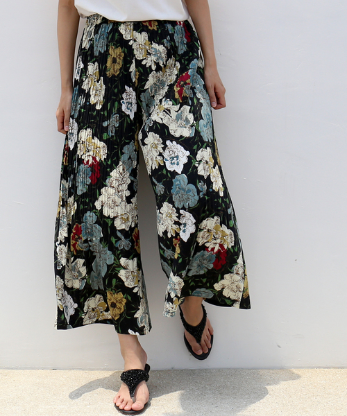 CHARM BERRY TIC（チャームベリーチック）の「花柄プリーツガウチョパンツ（その他パンツ・レディース・グリーン/ブラウン/ブラック・L/M）」の2枚目の写真