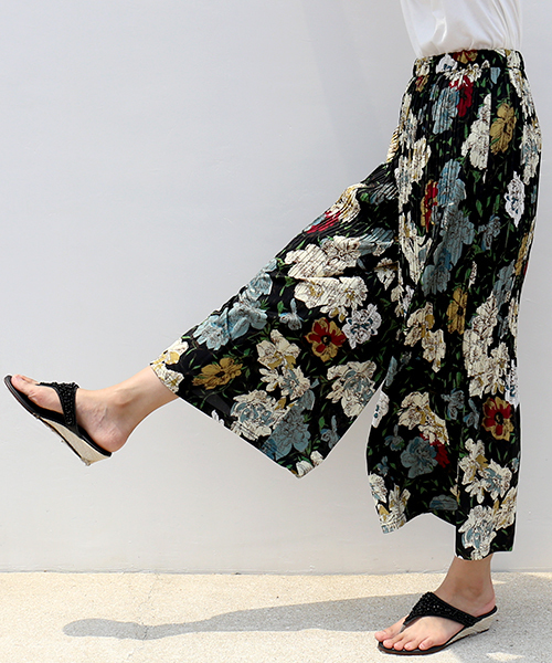 CHARM BERRY TIC（チャームベリーチック）の「花柄プリーツガウチョパンツ（その他パンツ・レディース・グリーン/ブラウン/ブラック・L/M）」の4枚目の写真