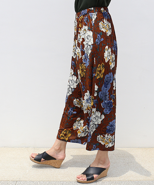 CHARM BERRY TIC（チャームベリーチック）の「花柄プリーツガウチョパンツ（その他パンツ・レディース・グリーン/ブラウン/ブラック・L/M）」の10枚目の写真