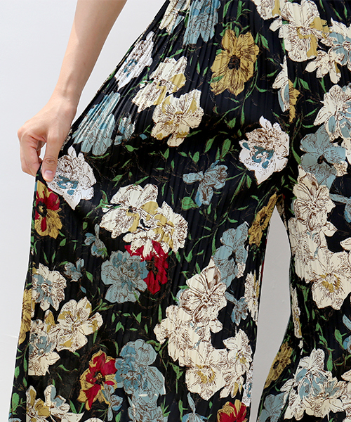 CHARM BERRY TIC（チャームベリーチック）の「花柄プリーツガウチョパンツ（その他パンツ・レディース・グリーン/ブラウン/ブラック・L/M）」の8枚目の写真