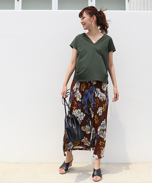 CHARM BERRY TIC（チャームベリーチック）の「花柄プリーツガウチョパンツ（その他パンツ・レディース・グリーン/ブラウン/ブラック・L/M）」の13枚目の写真