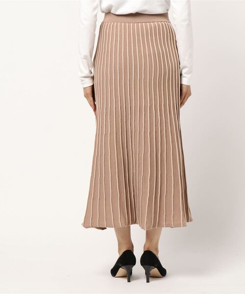 n'ee-ne（ネーネ）の「12Gストライプニットプリーツスカート（スカート・レディース・ブラック/ベージュ/ブラウン・FREE）」の17枚目の写真