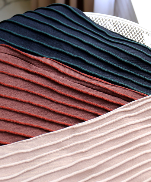 n'ee-ne（ネーネ）の「12Gストライプニットプリーツスカート（スカート・レディース・ブラック/ベージュ/ブラウン・FREE）」の14枚目の写真