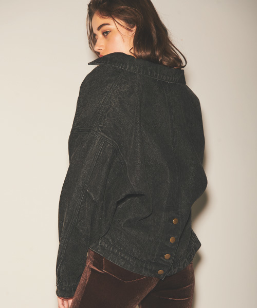 EGOIST(エゴイスト)の「ワイドスリーブデニムジャケット(デニムジャケット・レディース・ブラック/ブルー・FREE)」の2枚目の写真