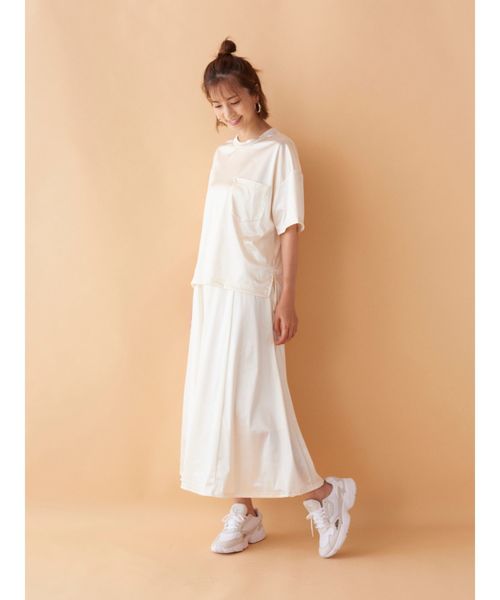 Now me. by NYLON JAPAN(ナウミーバイナイロンジャパン)の「【安田美沙子コラボ】オーバーサイズTシャツ(Tシャツ/カットソー・レディース・ホワイト/ブラック・FREE)」の5枚目の写真