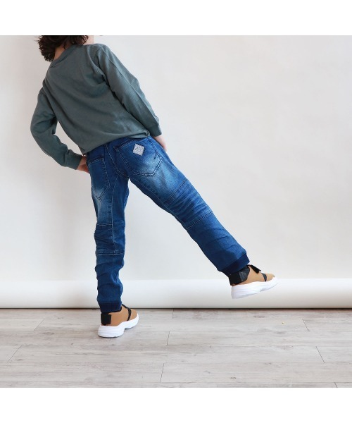 L.COPECK（エルコペック）の「[80-160]ニット風デニム切替ジョガーパンツ（デニムパンツ・キッズ・ネイビー/ブルー・150cm/110cm/130cm/120cm/90cm/100cm/160cm/140cm）」の12枚目の写真