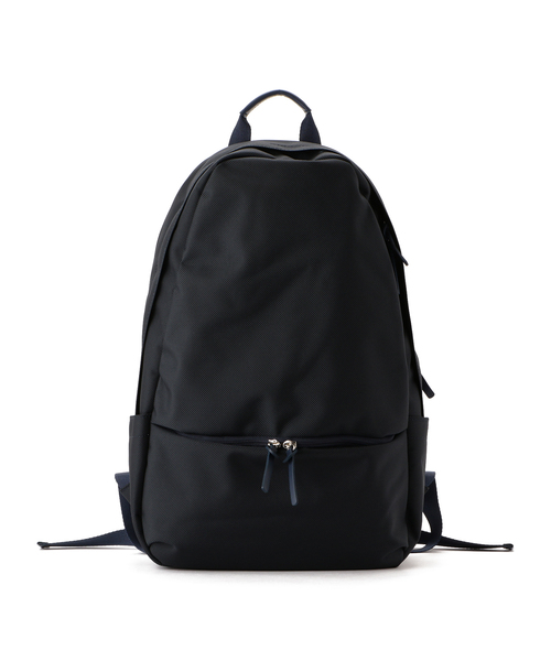 サザビー　SAZABY　ネイビー シンプルバックパック　リュック たくさん入ってフォルムはすっきり。3層の収納が便利な「SAZABY