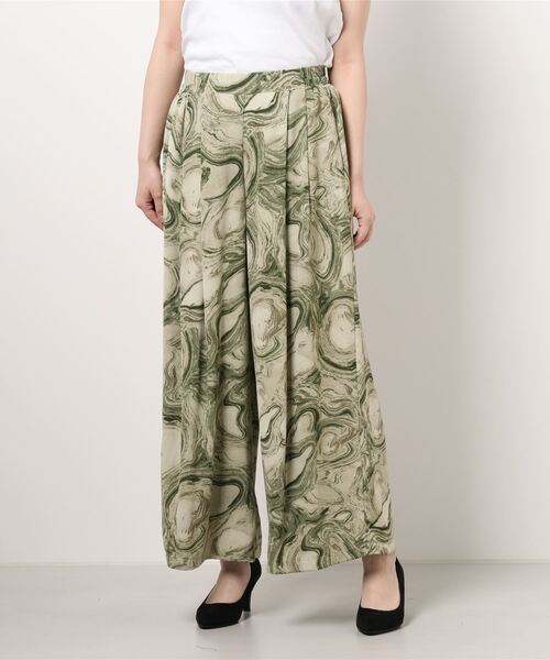 INTERPLANET(インタープラネット)の「マーブルプリントタックフレアースカンツ(その他パンツ・レディース・オリーブ/ベージュ・FREE)」の1枚目の写真