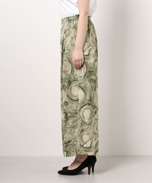 INTERPLANET(インタープラネット)の「マーブルプリントタックフレアースカンツ(その他パンツ・レディース・オリーブ/ベージュ・FREE)」の3枚目の写真