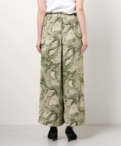 INTERPLANET(インタープラネット)の「マーブルプリントタックフレアースカンツ(その他パンツ・レディース・オリーブ/ベージュ・FREE)」の4枚目の写真