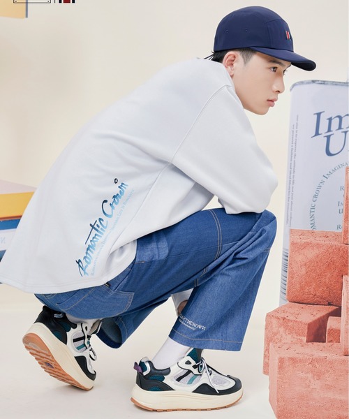 ROMANTIC CROWN(ロマンティッククラウン)の「【ROMANTIC CROWN】GRADATION LOGO LONG SLEEVES / ロマンティッククラウン グラデーション ロゴ ロングスリーブ Tシャツ(Tシャツ/カットソー・メンズ・スカイブルー/ホワイト/ブラック・LARGE/X-LARGE/MEDIUM/SMALL)」の1枚目の写真