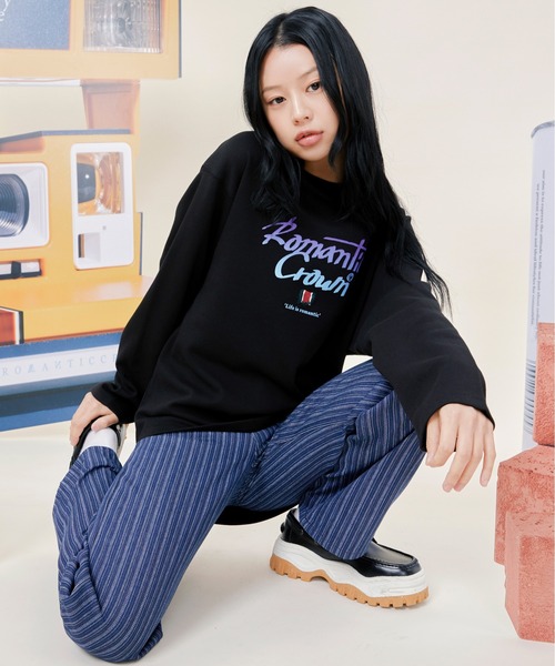 ROMANTIC CROWN(ロマンティッククラウン)の「【ROMANTIC CROWN】GRADATION LOGO LONG SLEEVES / ロマンティッククラウン グラデーション ロゴ ロングスリーブ Tシャツ(Tシャツ/カットソー・メンズ・スカイブルー/ホワイト/ブラック・LARGE/X-LARGE/MEDIUM/SMALL)」の3枚目の写真