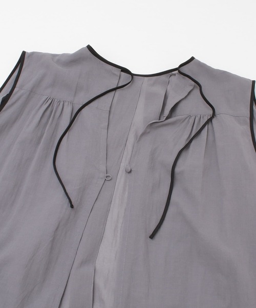 siiwa（シーワ）の「siiwa　コットンシルクタックブラウス（シャツ/ブラウス・レディース・オフホワイト/グレー・ONE）」の11枚目の写真
