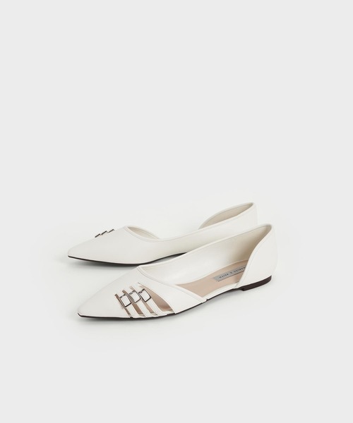 CHARLES & KEITH（チャールズ & キース）の「ハーフドルセイ カットアウトバレリーナ / Half D'Orsay Cut-Out Ballerinas（パンプス・レディース・ホワイト/ブラック・22.5cm/23cm/23.5cm/24.5cm/25cm/25.5cm）」の4枚目の写真