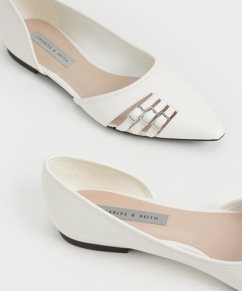 CHARLES & KEITH（チャールズ & キース）の「ハーフドルセイ カットアウトバレリーナ / Half D'Orsay Cut-Out Ballerinas（パンプス・レディース・ホワイト/ブラック・22.5cm/23cm/23.5cm/24.5cm/25cm/25.5cm）」の6枚目の写真