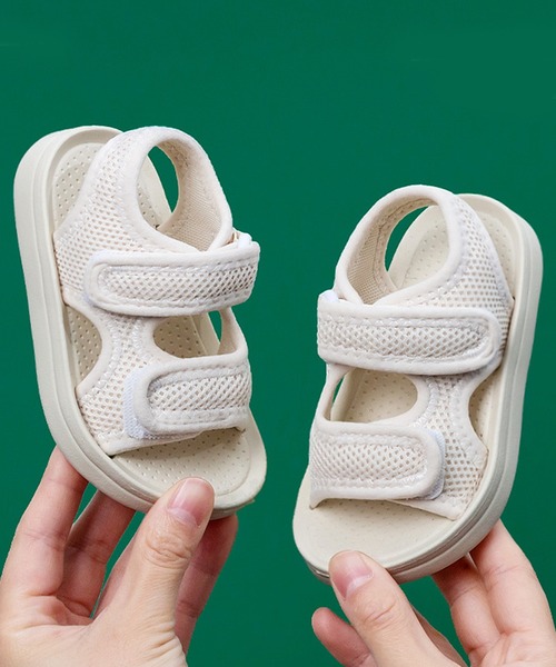 aimoha（アイモハ）の「【aimoha-KIDS-】ベルクロストラップスポーツサンダル (SS)（サンダル・キッズ・ピンク/ブラック/オレンジ/ベージュ・14/15 /23/20/21/22/19/18/16/17）」の2枚目の写真