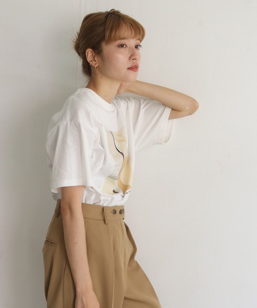 CLEIO（クレイオ）の「【CLEIO】ニュアンスアートプリントTシャツ（Tシャツ/カットソー・レディース・ベージュ/オフホワイト・FREE）」の4枚目の写真