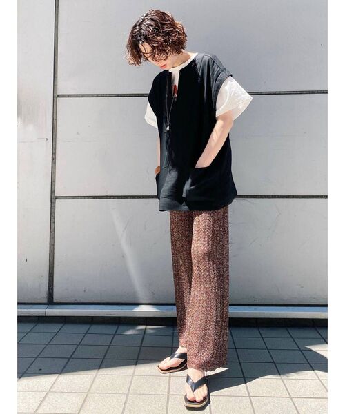 Ungrid(アングリッド)の「リネン混Vネックトップス(シャツ/ブラウス・レディース・アイボリー/ブラック・FREE)」の11枚目の写真