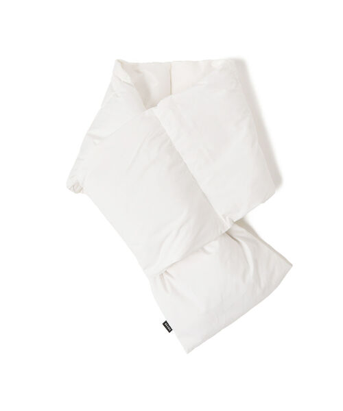 BEAMS（ビームス）の「BEAMS / リバーシブル ダウン マフラー（マフラー・メンズ・ホワイト/ブラック/ネイビー/イエロー・ONE SIZE）」の11枚目の写真