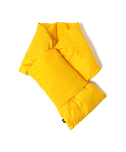 BEAMS（ビームス）の「BEAMS / リバーシブル ダウン マフラー（マフラー・メンズ・ホワイト/ブラック/ネイビー/イエロー・ONE SIZE）」の7枚目の写真