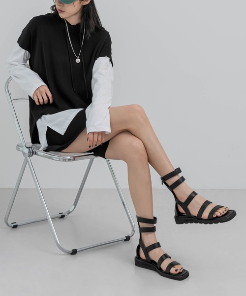 FOLLOWIN(フォロウィン)の「ストラップグラディエイターフラットサンダル(サンダル・レディース・ブラック/ブラウン・23.0cm/24.0cm/25.0cm)」の2枚目の写真