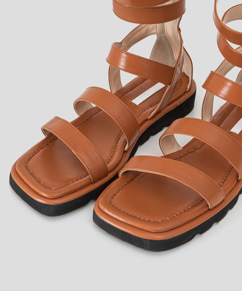 FOLLOWIN(フォロウィン)の「ストラップグラディエイターフラットサンダル(サンダル・レディース・ブラック/ブラウン・23.0cm/24.0cm/25.0cm)」の18枚目の写真