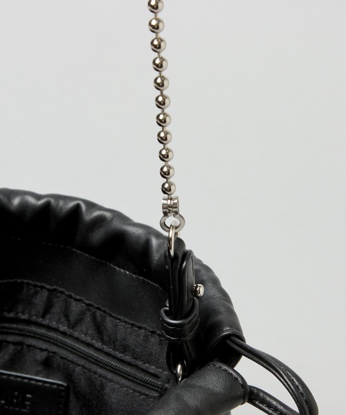 HARE（ハレ）の「シンセティックレザーキンチャクバッグ(HARE)（ショルダーバッグ・レディース・ブラック・FREE）」の17枚目の写真