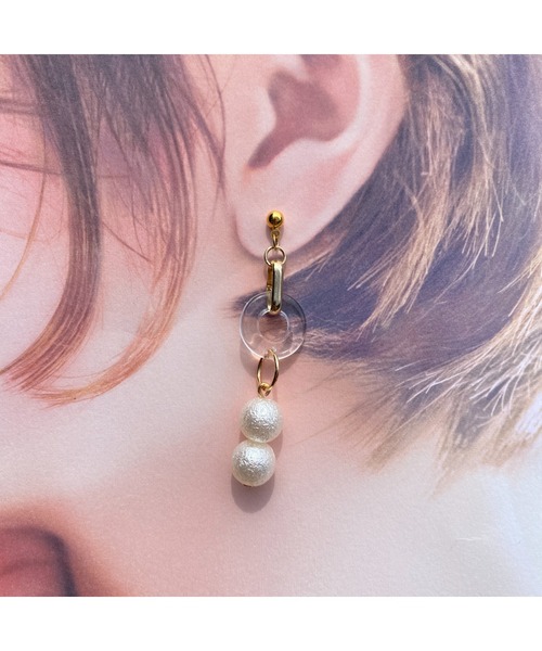 tone(トーン)の「【-lensa-】クリアリング×コットンパールの小ぶりピアス(MA)(ピアス(両耳用)・レディース・ゴールド・FREE)」の4枚目の写真