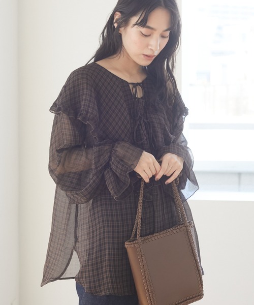 Sugar spoon（シュガースプーン）の「・SUGAR SPOON チェックラッフルチュニック＊（シャツ/ブラウス・レディース・ブラック/ベージュ/ブラウン・FREE）」の3枚目の写真