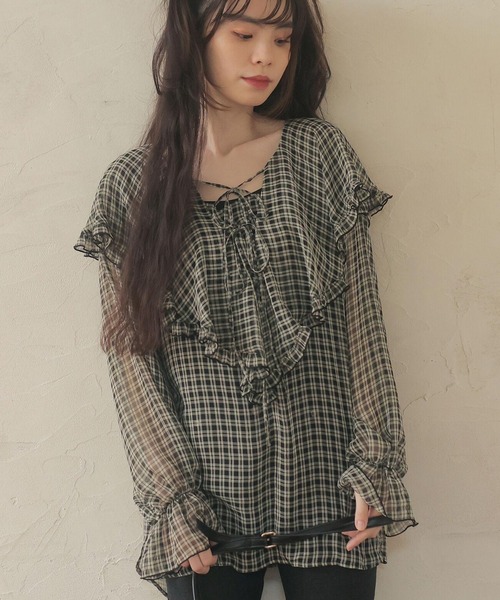 Sugar spoon（シュガースプーン）の「・SUGAR SPOON チェックラッフルチュニック＊（シャツ/ブラウス・レディース・ブラック/ベージュ/ブラウン・FREE）」の2枚目の写真