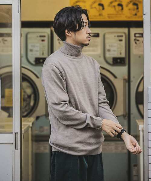 URBAN RESEARCH（アーバンリサーチ）の「イタリアンウールタートルネックニット（ニット/セーター・メンズ・チャコールグレー/ブラウン系その他/オフホワイト/ブルー系その他/ブラック/ベージュ系その他・LARGE/MEDIUM/SMALL）」の6枚目の写真