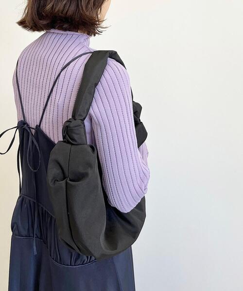 CITEN(シテン)の「<CITEN(シテン)>パデッド ノット バッグ(ハンドバッグ・レディース・ブラック/オフホワイト/ケリー・FREE)」の14枚目の写真