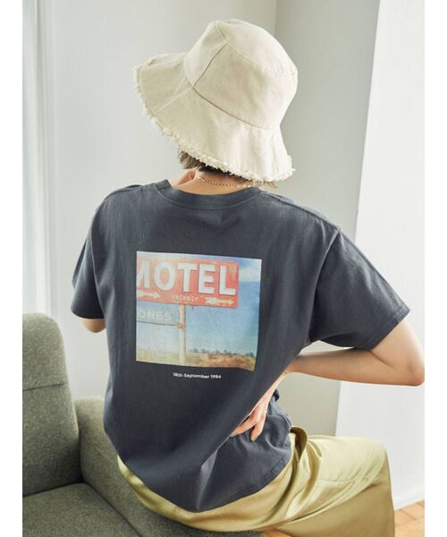 Ungrid（アングリッド）の「バックフォトプリントTee（Tシャツ/カットソー・レディース・オフホワイト/ライトグレー/チャコールグレー/ピンク/ベージュ・FREE）」の6枚目の写真