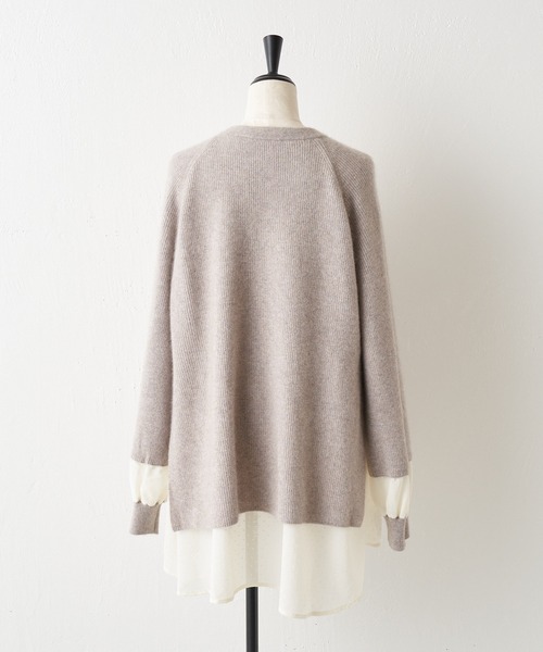 BEARDSLEY（ビアズリー）の「レイヤード風スタイルが簡単に楽しめるラクーン混ドットコンビニット（ニット/セーター・レディース・ベージュ/ダークグレー・FREE）」の4枚目の写真
