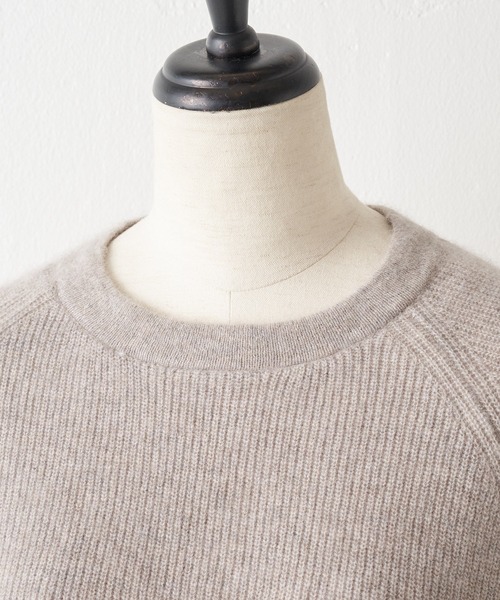 BEARDSLEY（ビアズリー）の「レイヤード風スタイルが簡単に楽しめるラクーン混ドットコンビニット（ニット/セーター・レディース・ベージュ/ダークグレー・FREE）」の6枚目の写真