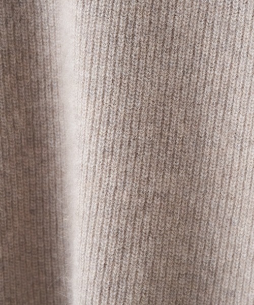 BEARDSLEY（ビアズリー）の「レイヤード風スタイルが簡単に楽しめるラクーン混ドットコンビニット（ニット/セーター・レディース・ベージュ/ダークグレー・FREE）」の5枚目の写真
