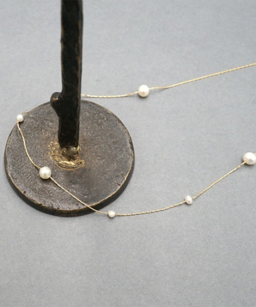 flower（フラワー）の「ドロップパールネックレス（ネックレス・レディース・ゴールド・FREE）」の4枚目の写真