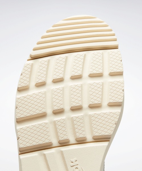 Reebok（リーボック）の「クラブシー / Club C Double Geo（スニーカー・レディース・アイボリー/ホワイト×ホワイト・22.5cm/23.5cm/24.5cm/25.5cm/23.0cm/24.0cm/25.0cm/26.0cm/22.0cm）」の8枚目の写真