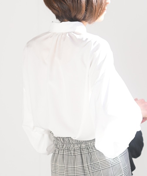 rps（アールピーエス）の「スパンブロードボリュームタック袖ブラウス（シャツ/ブラウス・レディース・ブラック/オフホワイト/ラベンダー/ダークグリーン・M/フリー）」の11枚目の写真