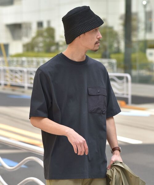SHIPS(シップス)の「SHIPS:〈遮熱/UVカット/吸水速乾/接触冷感〉SHELTECH(R) フラップポケット Tシャツ(Tシャツ/カットソー・メンズ・ホワイト/ブラック/ブルー・SMALL/MEDIUM/LARGE/X-LARGE)」の2枚目の写真