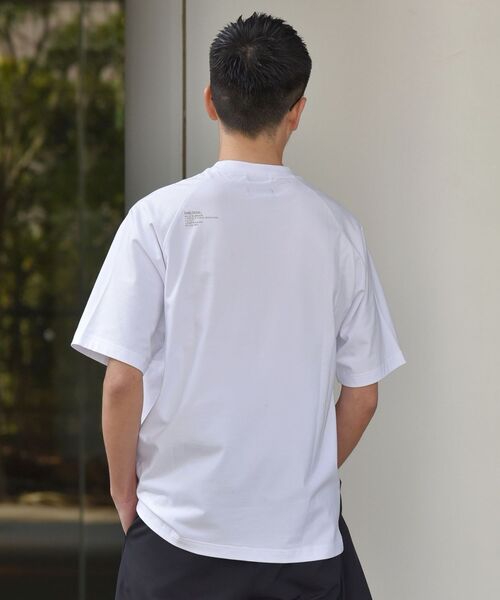 SHIPS(シップス)の「SHIPS:〈遮熱/UVカット/吸水速乾/接触冷感〉SHELTECH(R) フラップポケット Tシャツ(Tシャツ/カットソー・メンズ・ホワイト/ブラック/ブルー・SMALL/MEDIUM/LARGE/X-LARGE)」の18枚目の写真