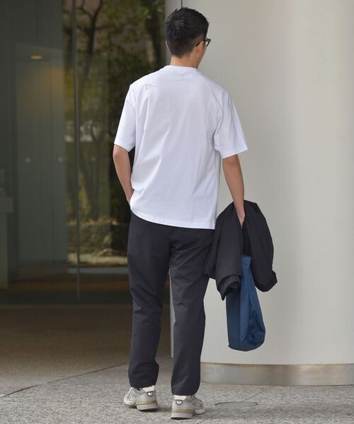 SHIPS(シップス)の「SHIPS:〈遮熱/UVカット/吸水速乾/接触冷感〉SHELTECH(R) フラップポケット Tシャツ(Tシャツ/カットソー・メンズ・ホワイト/ブラック/ブルー・SMALL/MEDIUM/LARGE/X-LARGE)」の9枚目の写真