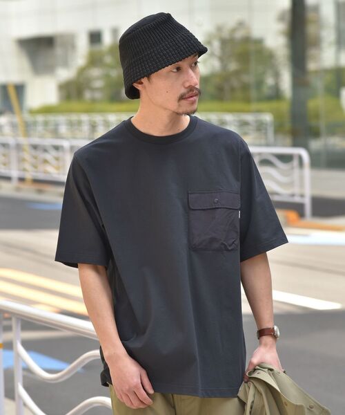 SHIPS(シップス)の「SHIPS:〈遮熱/UVカット/吸水速乾/接触冷感〉SHELTECH(R) フラップポケット Tシャツ(Tシャツ/カットソー・メンズ・ホワイト/ブラック/ブルー・SMALL/MEDIUM/LARGE/X-LARGE)」の22枚目の写真