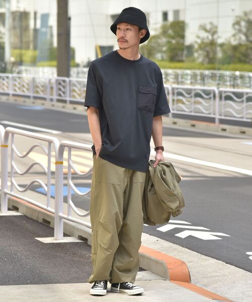 SHIPS(シップス)の「SHIPS:〈遮熱/UVカット/吸水速乾/接触冷感〉SHELTECH(R) フラップポケット Tシャツ(Tシャツ/カットソー・メンズ・ホワイト/ブラック/ブルー・SMALL/MEDIUM/LARGE/X-LARGE)」の5枚目の写真