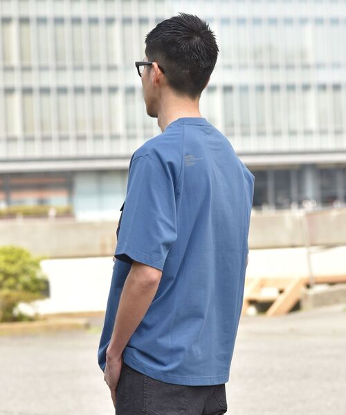 SHIPS(シップス)の「SHIPS:〈遮熱/UVカット/吸水速乾/接触冷感〉SHELTECH(R) フラップポケット Tシャツ(Tシャツ/カットソー・メンズ・ホワイト/ブラック/ブルー・SMALL/MEDIUM/LARGE/X-LARGE)」の10枚目の写真