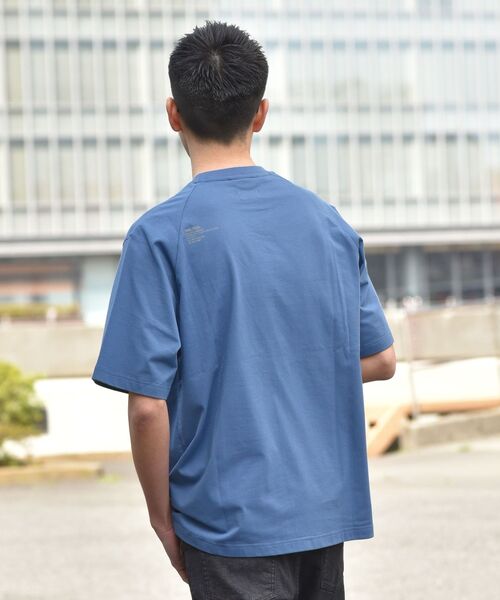 SHIPS(シップス)の「SHIPS:〈遮熱/UVカット/吸水速乾/接触冷感〉SHELTECH(R) フラップポケット Tシャツ(Tシャツ/カットソー・メンズ・ホワイト/ブラック/ブルー・SMALL/MEDIUM/LARGE/X-LARGE)」の12枚目の写真