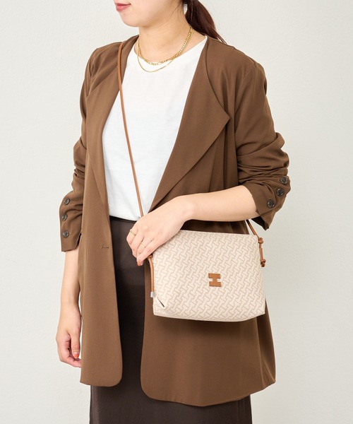 Uni&co. レザーショルダー キャメルカラー マグネット開閉 収納袋付き Uni&co. レザーショルダー キャメルカラー マグネット開閉 収納