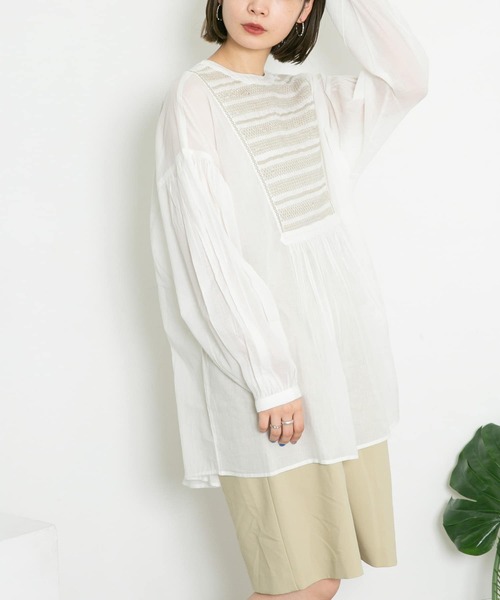 KBF（ケイビーエフ）の「スモッキングギャザーブラウス（シャツ/ブラウス・レディース・ブラック/オフホワイト/アイボリー・ONE）」の22枚目の写真